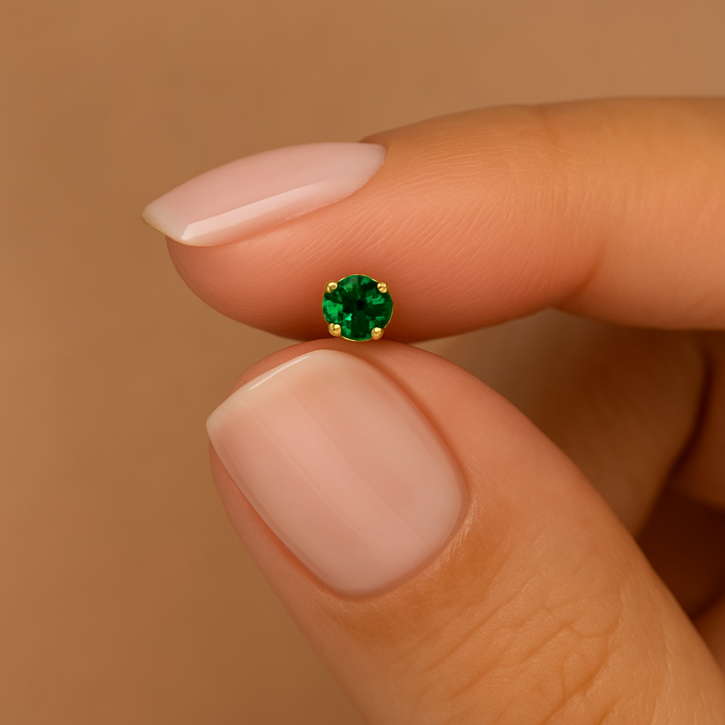 9K Gold Emerald Jewelled L-Bend Nose Stud - Monster Piercing