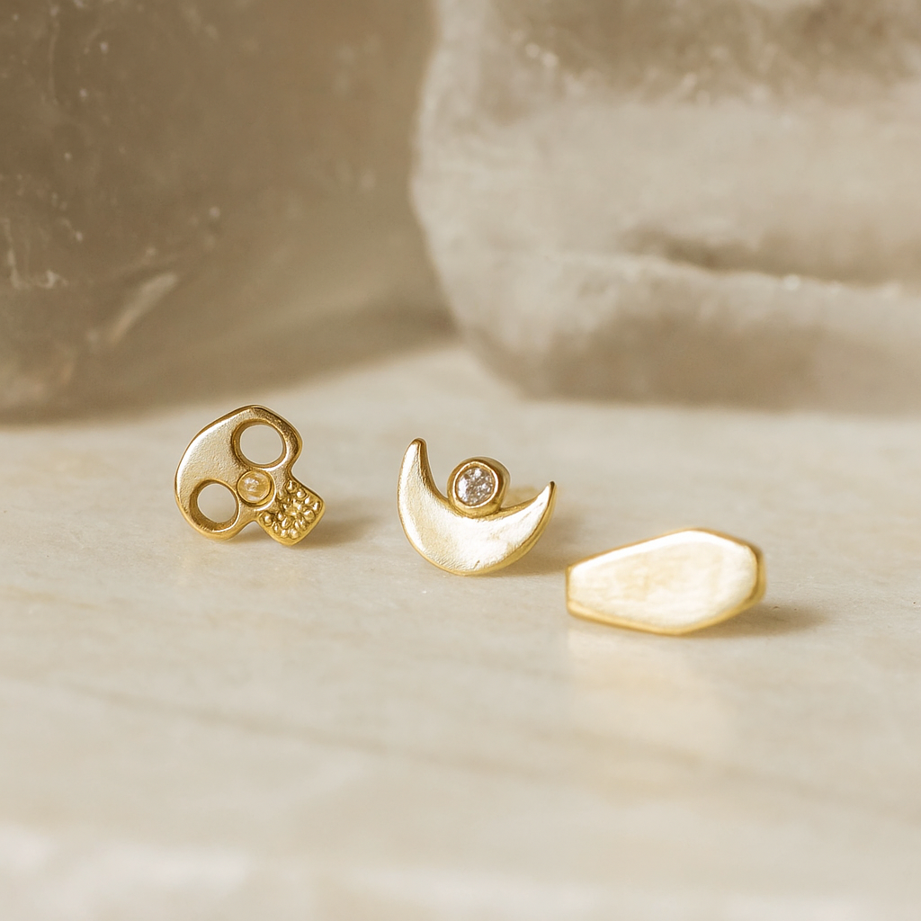 14K Gold Cubic Zirconia Jewelled Crescent Top With Internal Thread Base Labret - Monster Piercing