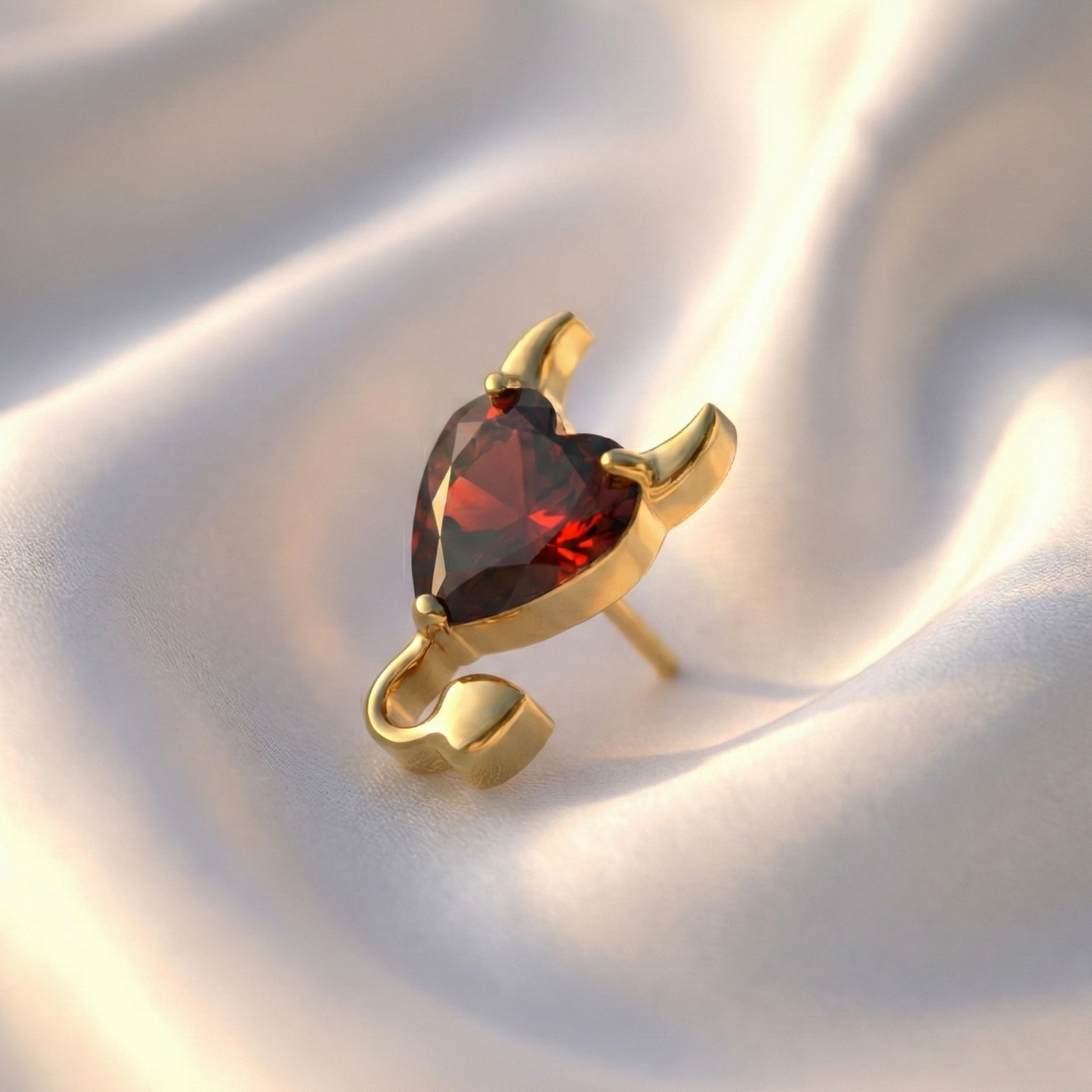 G23 Titanium Red Heart Devil Threadless Labret Accessory Top